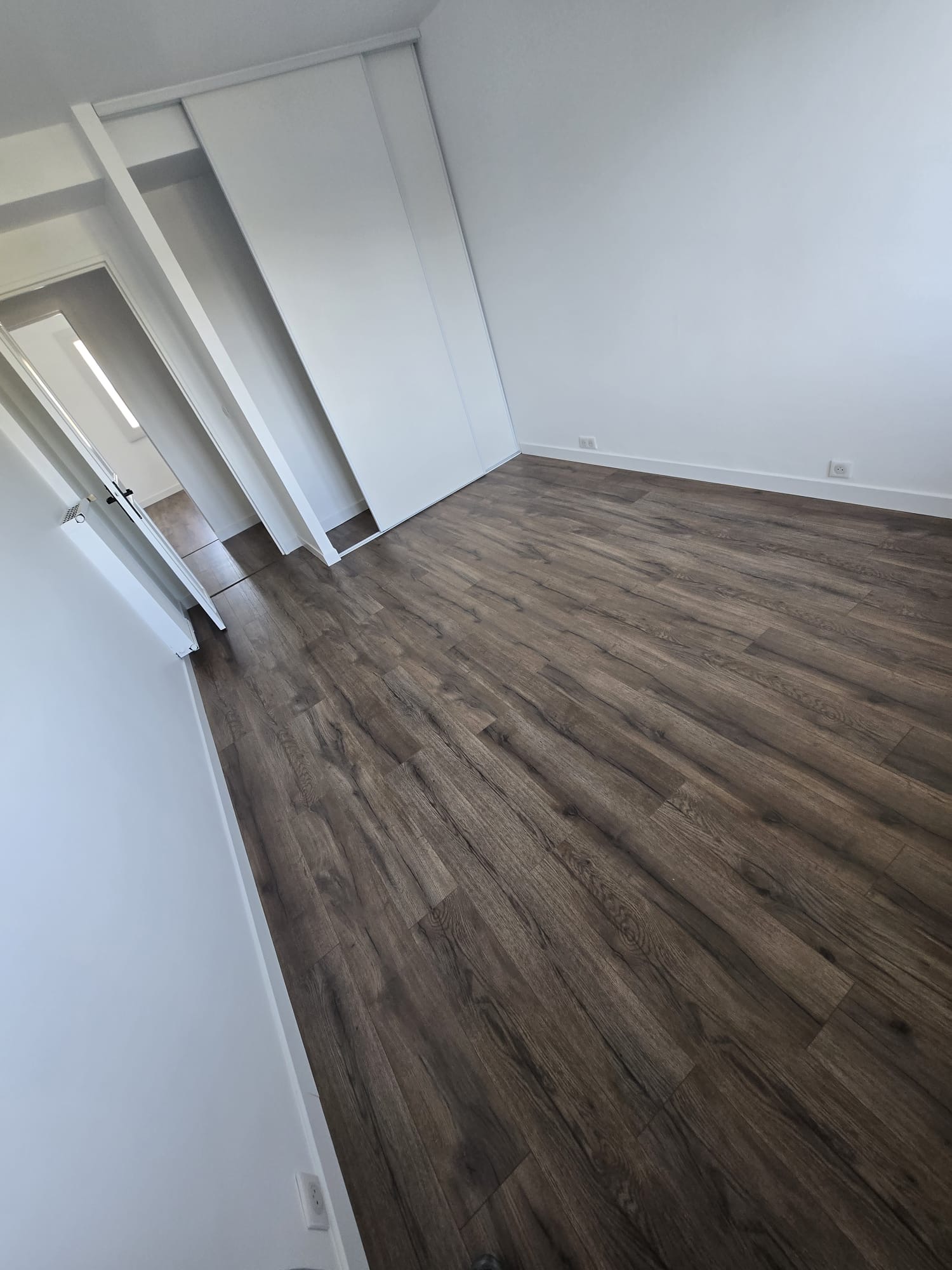 Appartement — séjour & pièces d'eau — photo 3